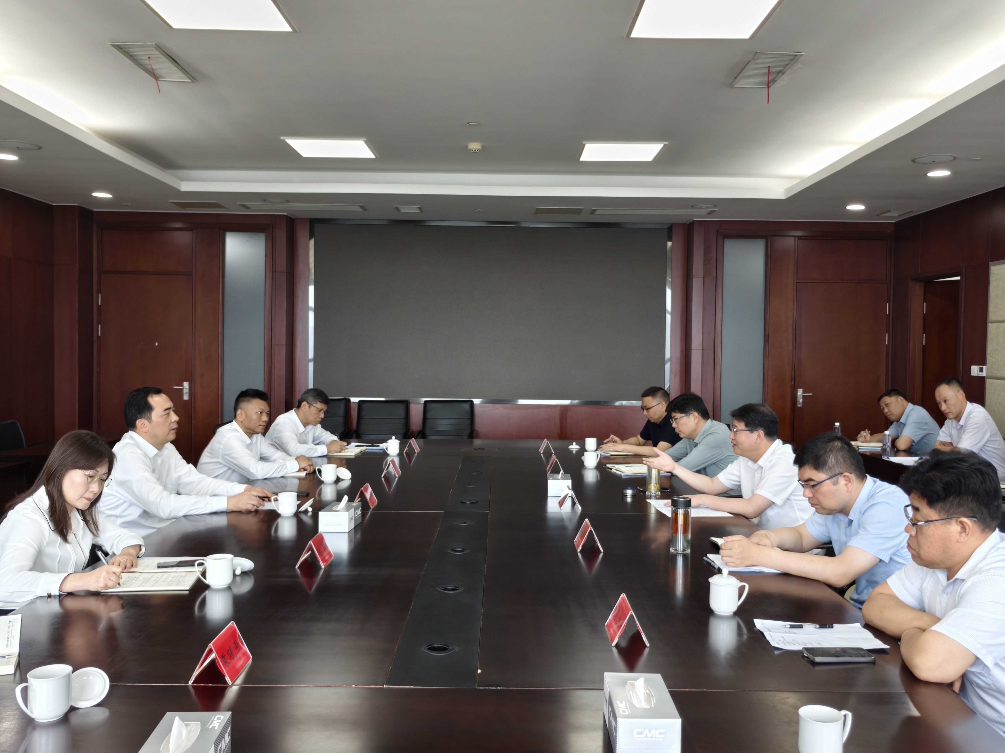 集團黨委書記、董事長周君帶隊赴泰州高港推動政企合作盤活存量資產(chǎn)
